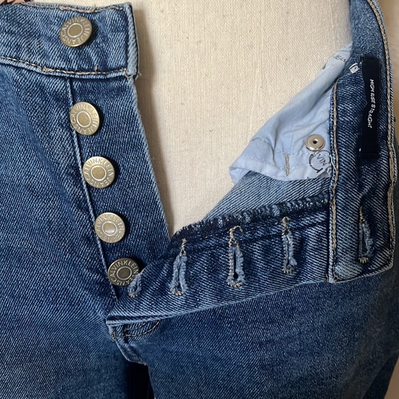 Calvin ๐ซ - Picture 4 of 4